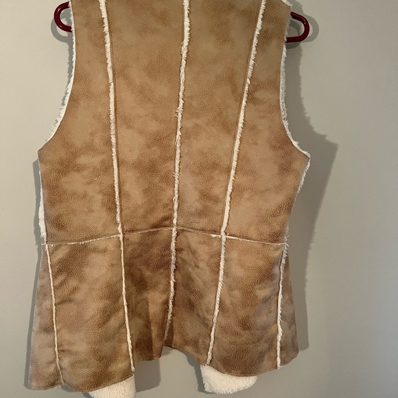 Stunning faux fur vest - Picture 2 of 3